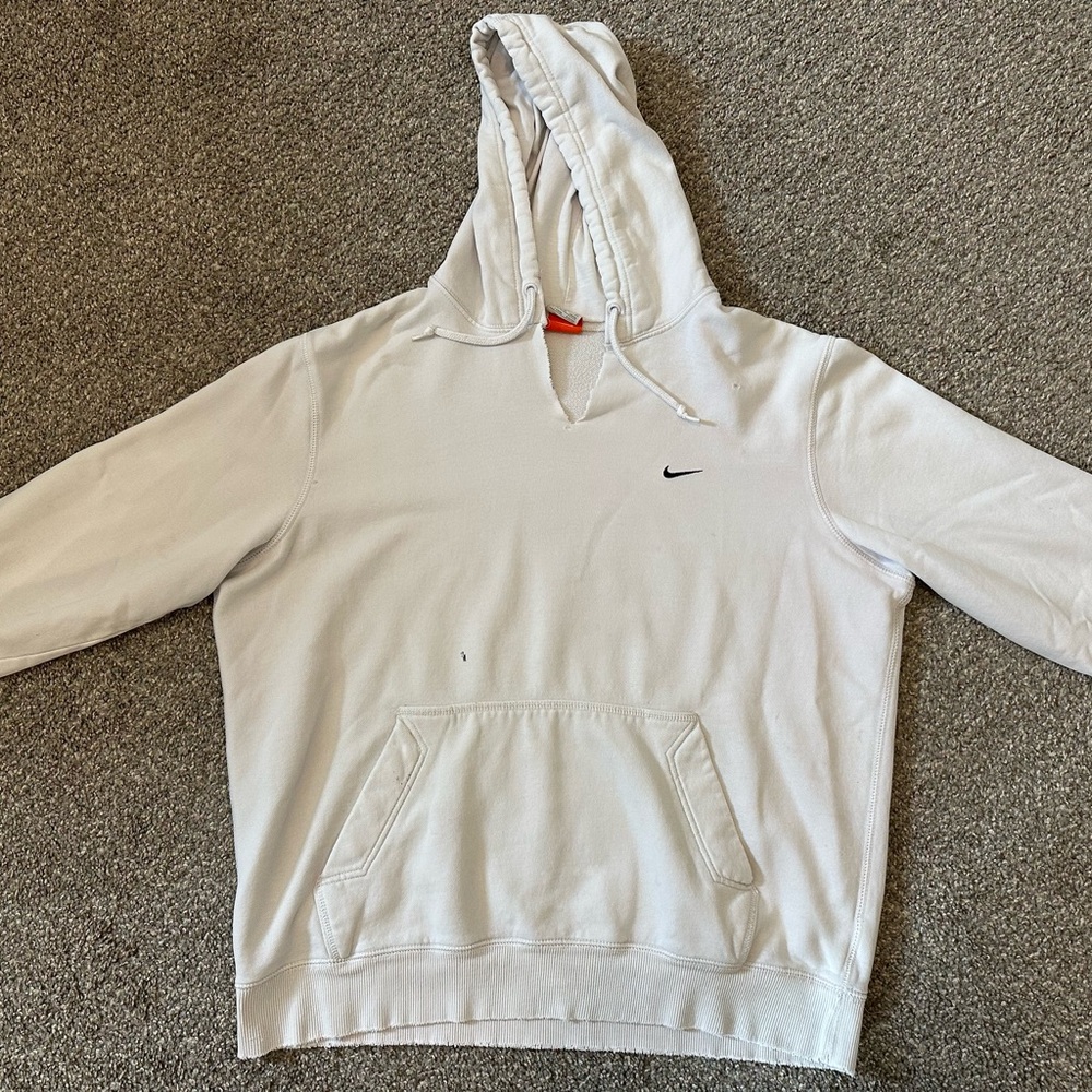 Nike Men's Light Gray Hoodie Sweater